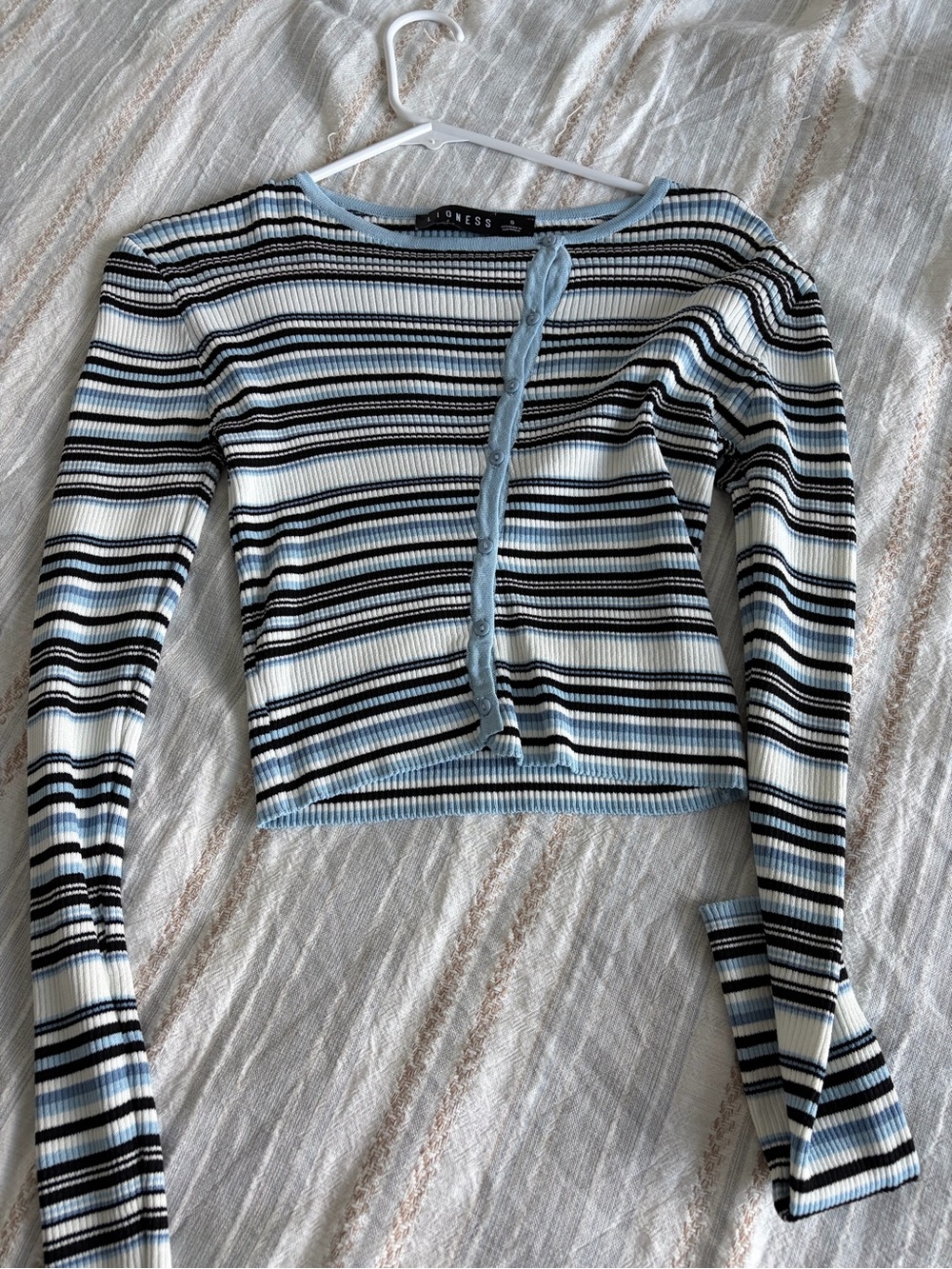 Express Striped Ribbed Button-Front Long Sleeve Top in Blue/Black/White